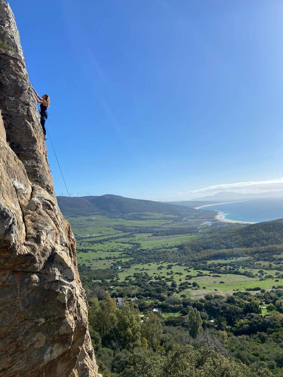 Ostéopathe doing activities like osteopathy, climbing, sailing